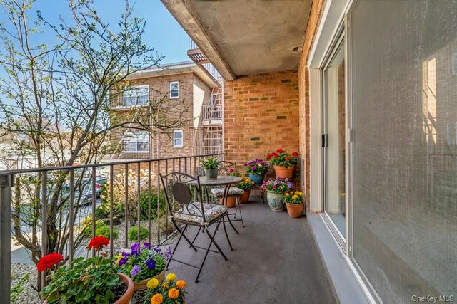 90 S Park Avenue B3, Rockville Centre, NY 11570