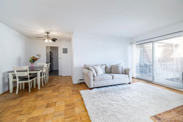 90 S Park Avenue B3, Rockville Centre, NY 11570