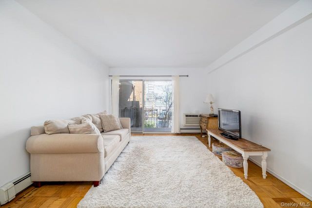 90 S Park Avenue B3, Rockville Centre, NY 11570