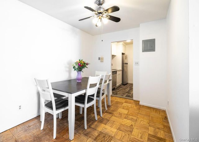 90 S Park Avenue B3, Rockville Centre, NY 11570