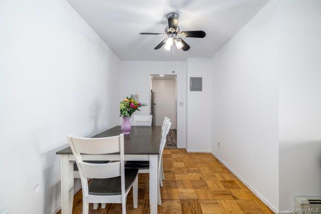 90 S Park Avenue B3, Rockville Centre, NY 11570