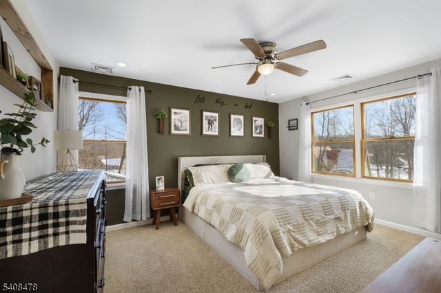 24 Plaza Dr, Hampton Twp., NJ 07860