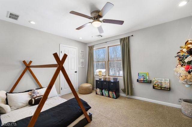 24 Plaza Dr, Hampton Twp., NJ 07860