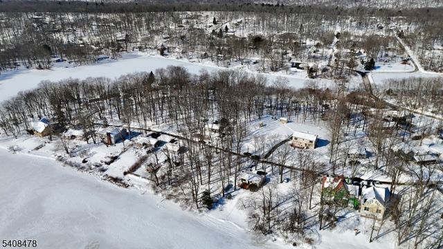 24 Plaza Dr, Hampton Twp., NJ 07860