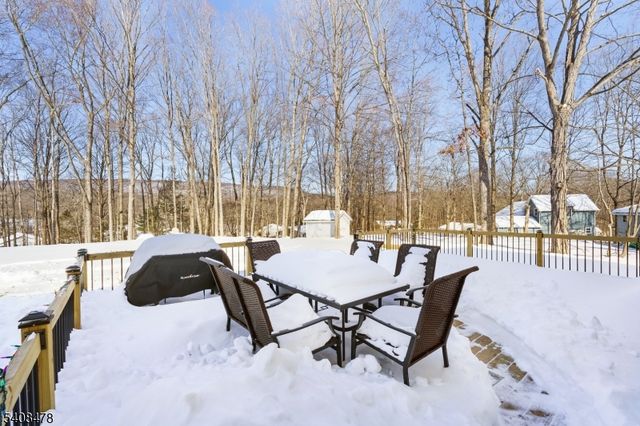 24 Plaza Dr, Hampton Twp., NJ 07860