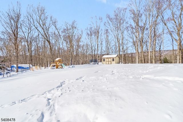 24 Plaza Dr, Hampton Twp., NJ 07860