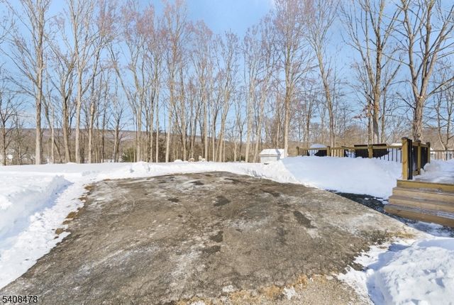 24 Plaza Dr, Hampton Twp., NJ 07860