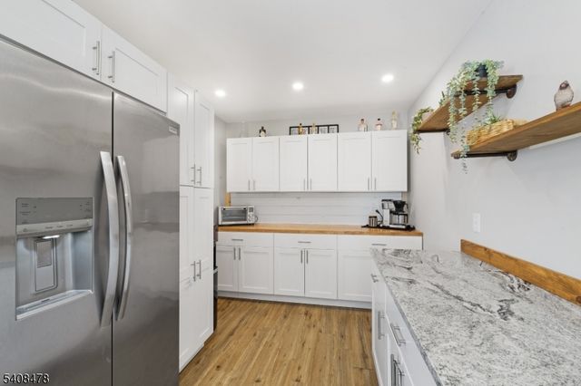 24 Plaza Dr, Hampton Twp., NJ 07860