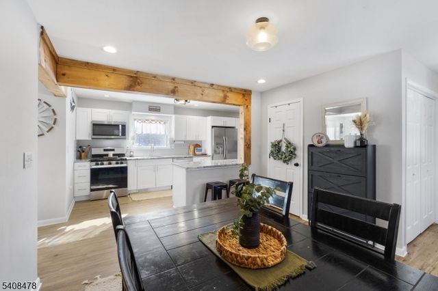 24 Plaza Dr, Hampton Twp., NJ 07860