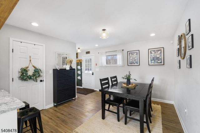 24 Plaza Dr, Hampton Twp., NJ 07860