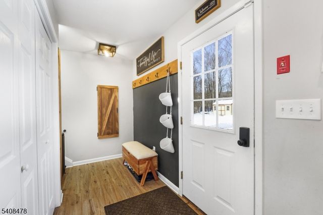 24 Plaza Dr, Hampton Twp., NJ 07860