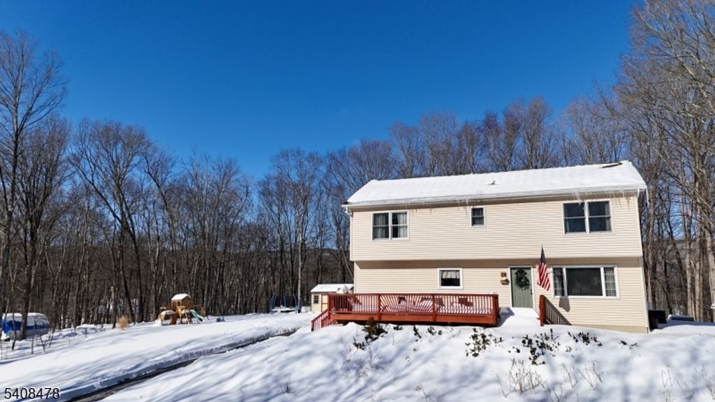 24 Plaza Dr, Hampton Twp., NJ 07860