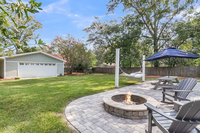 211 E Richardson Avenue, Summerville, SC 29483