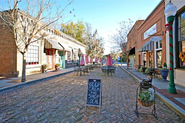 211 E Richardson Avenue, Summerville, SC 29483