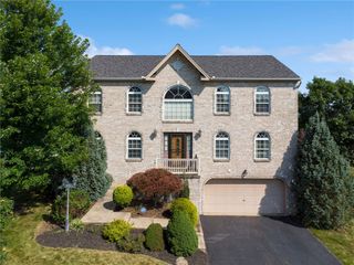 104 Stratford Ct, New Stanton, PA 15672
