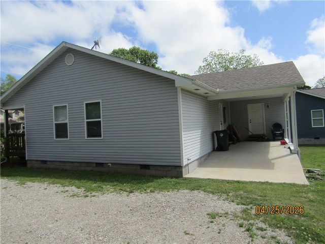 205 Cedarvale Road, Berryville, AR 72616
