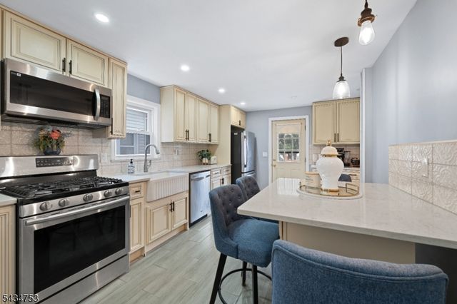 247 E 6Th St, Clifton City, NJ 07011