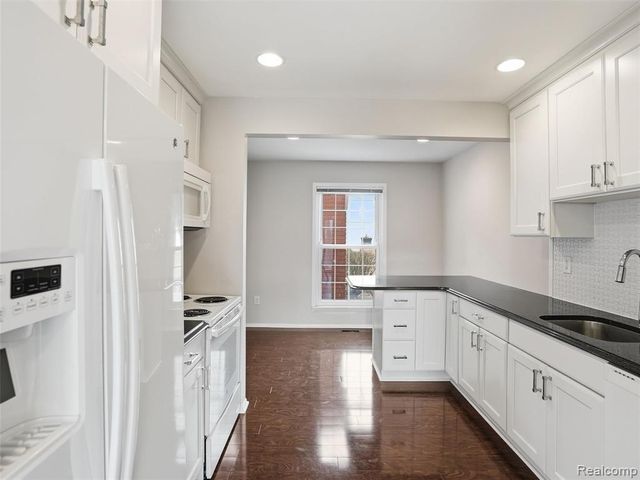 115 Manor Way, Rochester Hills, MI 48309