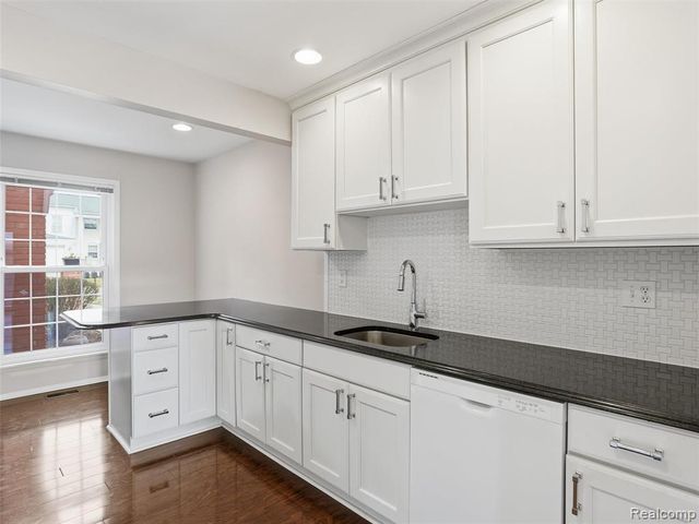 115 Manor Way, Rochester Hills, MI 48309