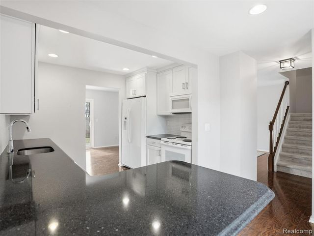 115 Manor Way, Rochester Hills, MI 48309