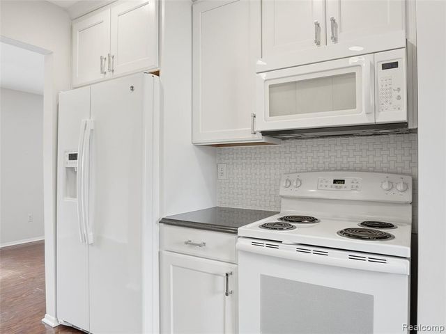 115 Manor Way, Rochester Hills, MI 48309
