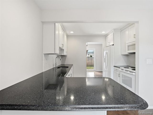 115 Manor Way, Rochester Hills, MI 48309