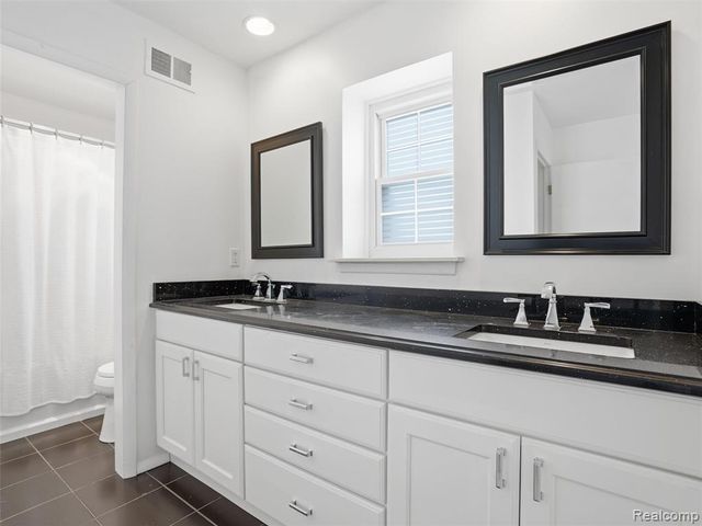 115 Manor Way, Rochester Hills, MI 48309