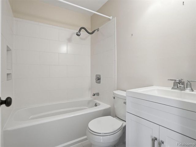 115 Manor Way, Rochester Hills, MI 48309
