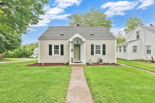 37 Pennsylvania Ave, Springfield, MA 01118