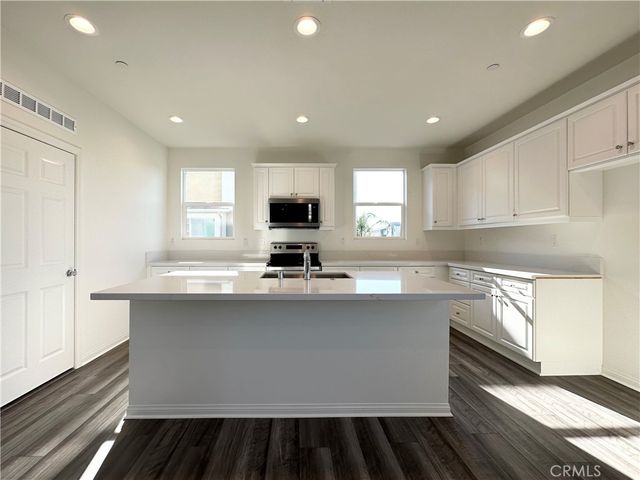 311 N Standard Avenue, Santa Ana, CA 92701