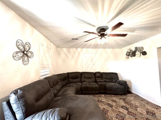 17405 S Garnett Road, Bixby, OK 74008