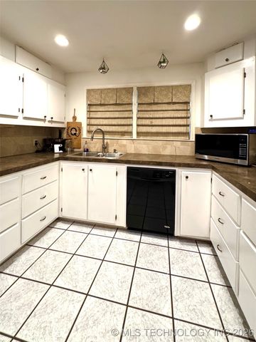 17405 S Garnett Road, Bixby, OK 74008