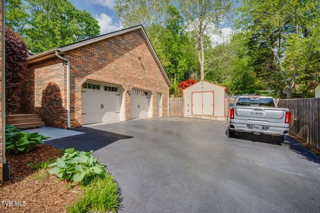 3504 Bondwood Circle, Johnson City, TN 37604