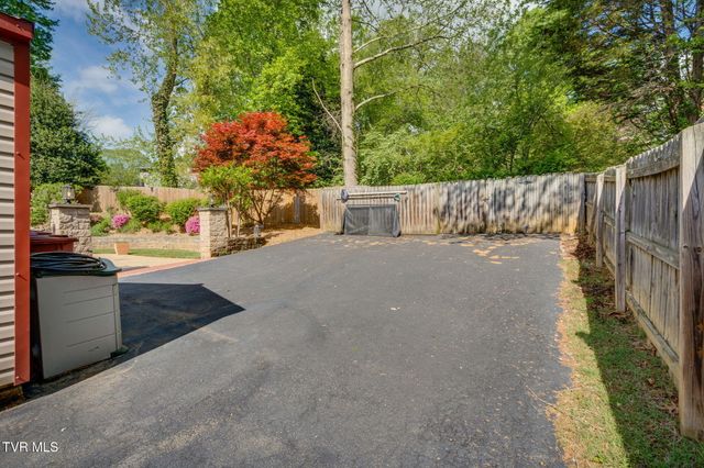 3504 Bondwood Circle, Johnson City, TN 37604