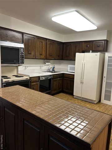 912 Colony Drive 912, Hartsdale, NY 10530