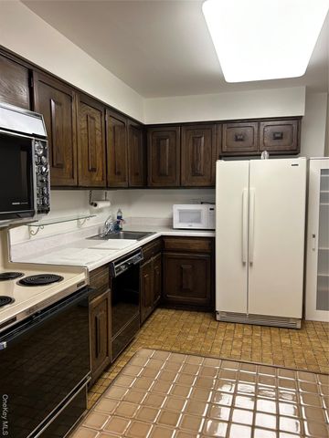 912 Colony Drive 912, Hartsdale, NY 10530