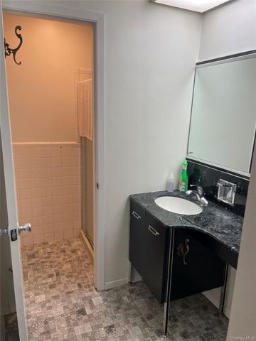 912 Colony Drive 912, Hartsdale, NY 10530