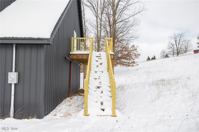 3640 NW Hope Road, Magnolia, OH 44643