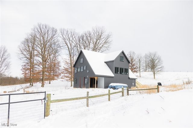 3640 NW Hope Road, Magnolia, OH 44643