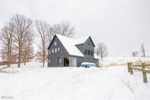 3640 NW Hope Road, Magnolia, OH 44643