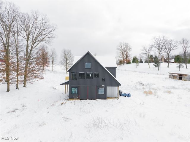 3640 NW Hope Road, Magnolia, OH 44643