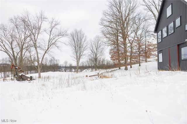 3640 NW Hope Road, Magnolia, OH 44643