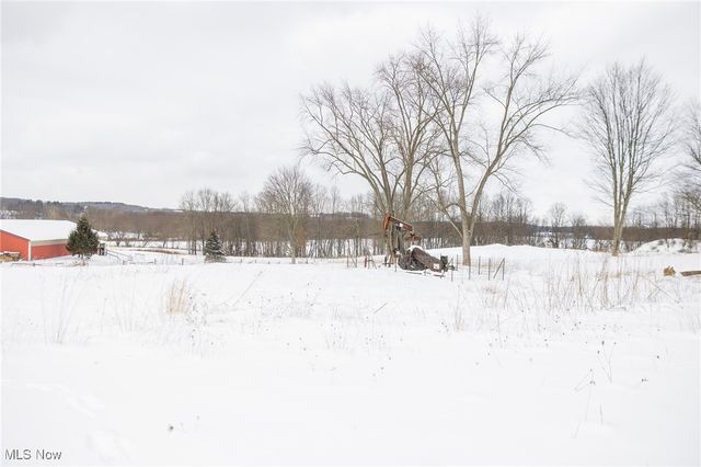 3640 NW Hope Road, Magnolia, OH 44643