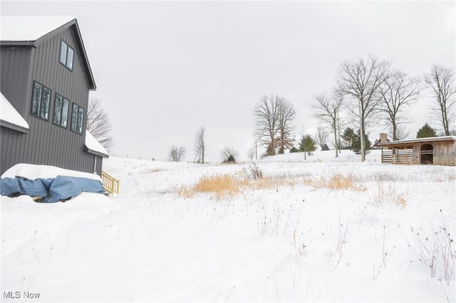 3640 NW Hope Road, Magnolia, OH 44643