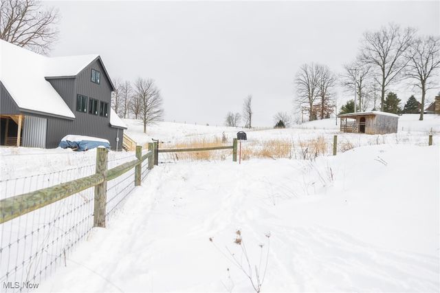 3640 NW Hope Road, Magnolia, OH 44643