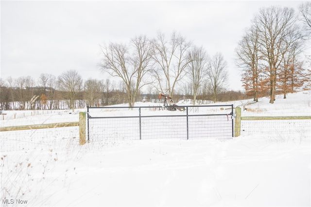 3640 NW Hope Road, Magnolia, OH 44643