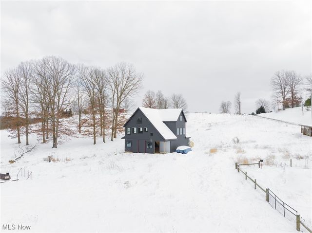 3640 NW Hope Road, Magnolia, OH 44643