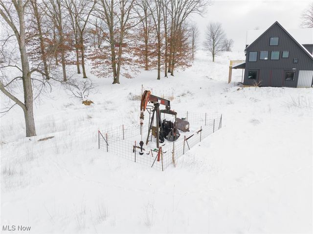 3640 NW Hope Road, Magnolia, OH 44643