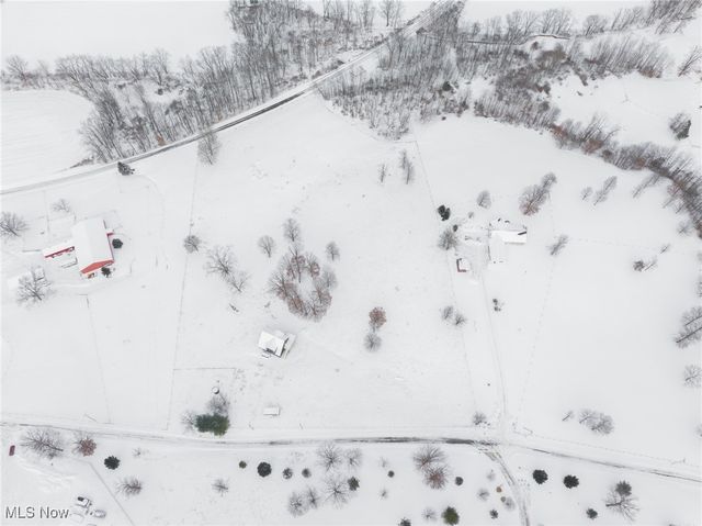 3640 NW Hope Road, Magnolia, OH 44643