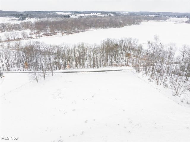 3640 NW Hope Road, Magnolia, OH 44643